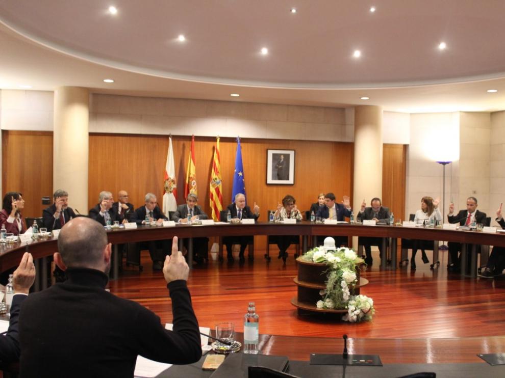Pleno celebrado este jueves por la Diputación de Huesca.