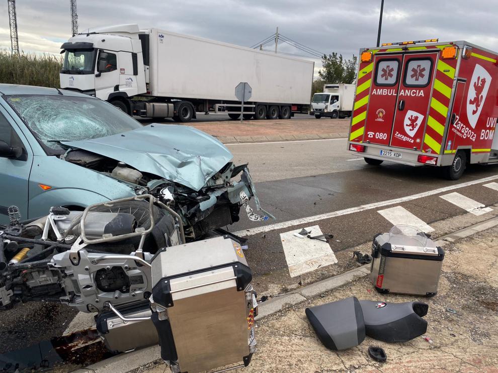 Accidente frente a la puerta del Mercazaragoza