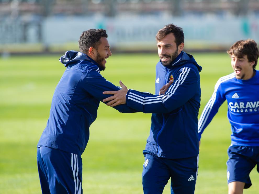 La plantilla del Real Zaragoza, en el entrenamiento de este viernes en la Ciudad Deportiva
