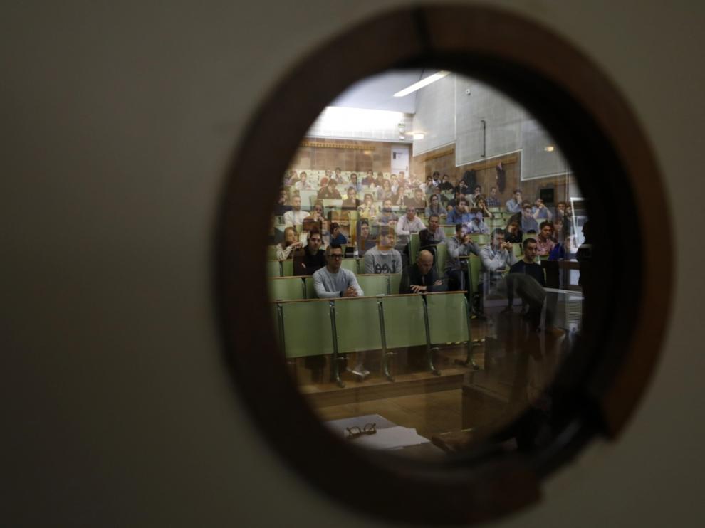 ESTE SÁBADO SE HAN CELEBRADO LAS PRIMERAS PRUEBAS DEL PROCESO DE SELECCIÓN DE 45 NUEVOS POLICÍAS LOCLAES QUE HAN ARRANCADO CON UN EXAMEN TIPO TEST EN LA FACULTAD DE DERECHO Y CONTINUARÁN CON LAS PRUEBAS FÍSCIAS Y PSICOLÓGICAS. LAS PLAZAS CUENTAN CON UN TOTAL DE 381 ASPIRANTES, DE LOS 294 SON HOMBRES Y 87 MUJERES.