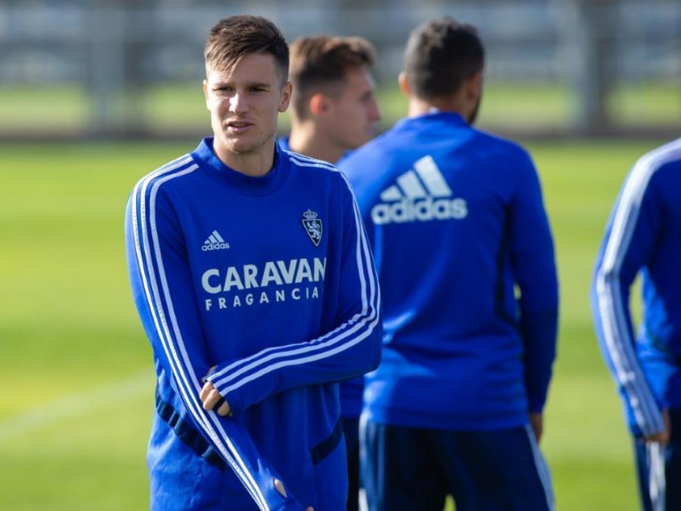 Vigaray, una de las novedades del Real Zaragoza en Almería, en el penúltimo entrenamiento de la semana.