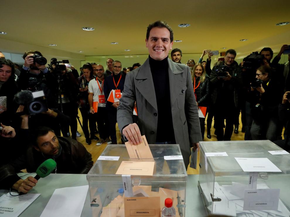 El candidato de Ciudadanos, Albert Rivera, ha votado en Pozuelo.