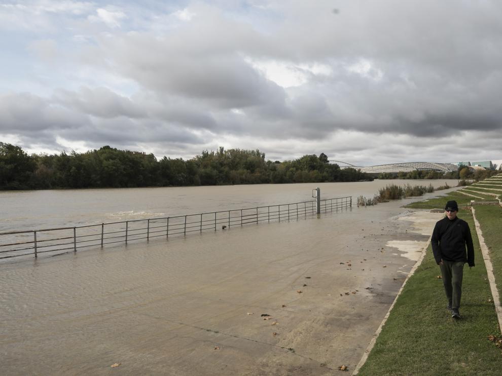 Gravas en el cauce del río Ebro a la altura del puente de Piedra de Zaragoza