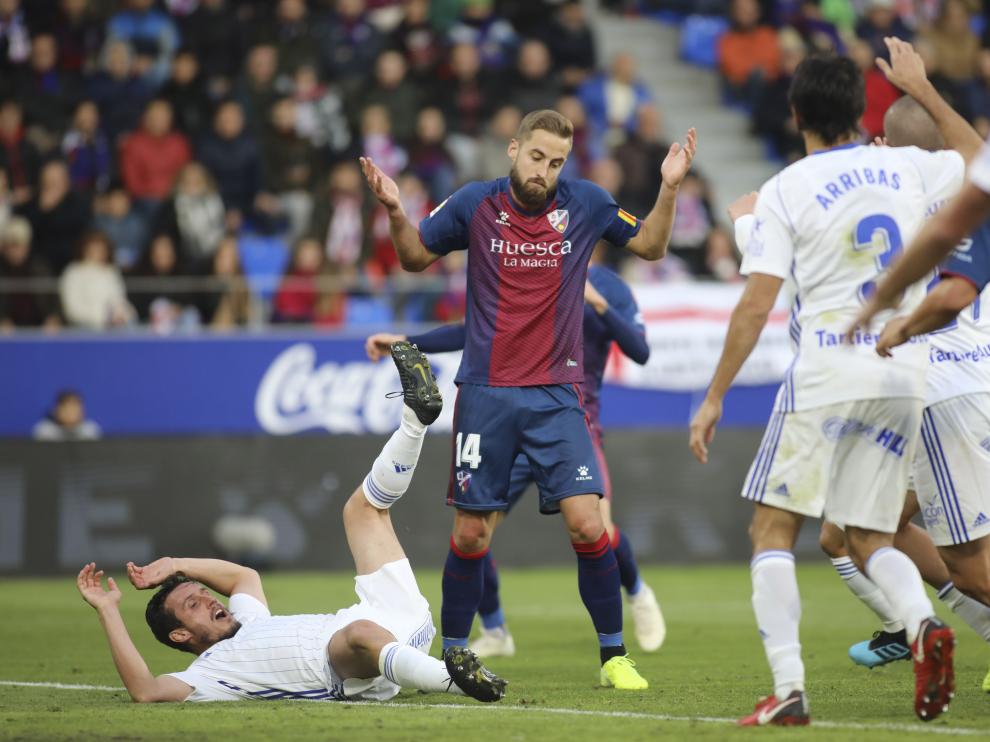 Jorge Pulido, en una acción del partido ante el Real Oviedo.