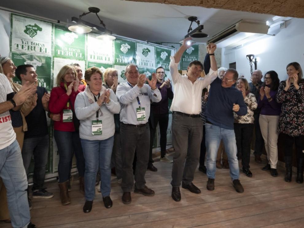 Celebraciones en la sede de Teruel Existe una vez se han confirmado los resultados.