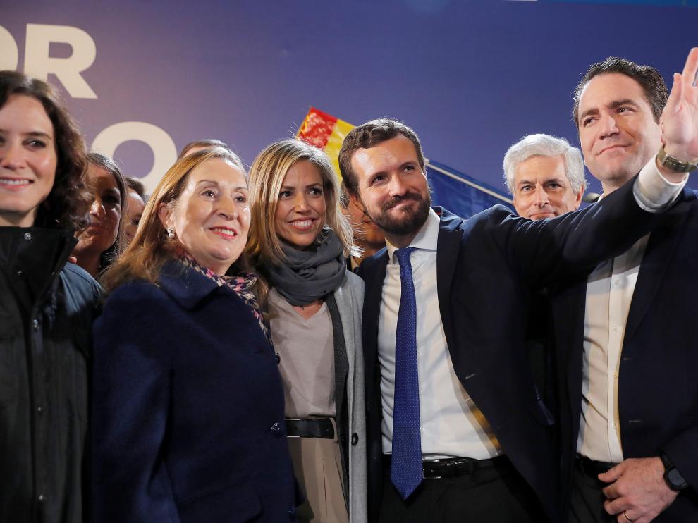 Pablo Casado celebra la remontada del PP en la sede del partido en Madrid.