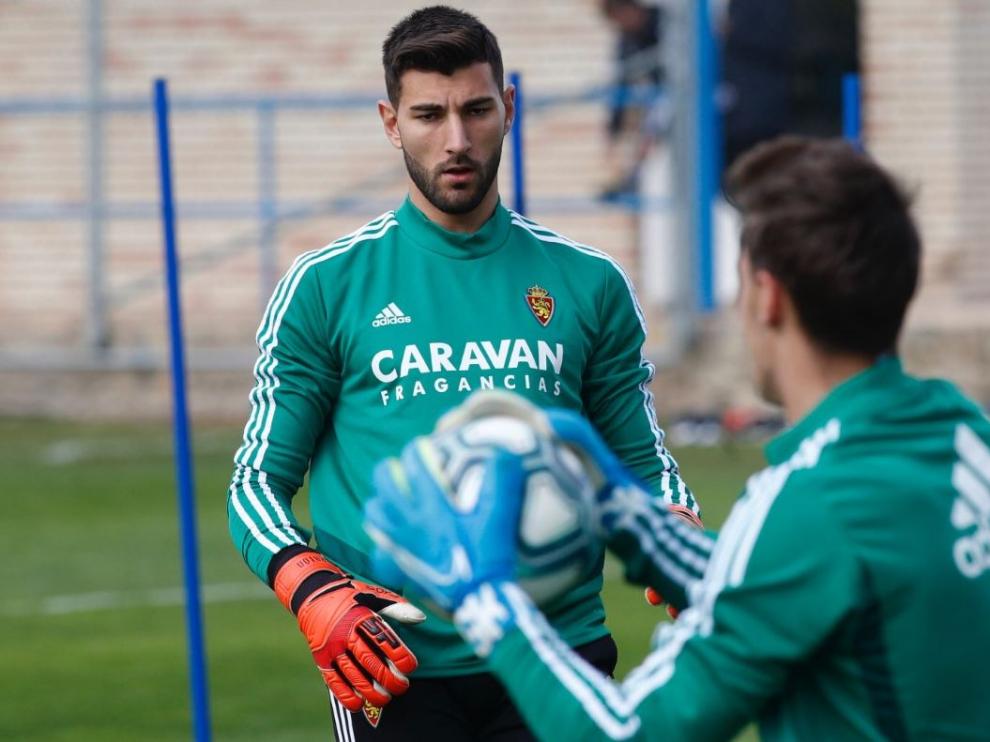 Álvaro Ratón, en el entrenamiento de este martes, junto a Azón.