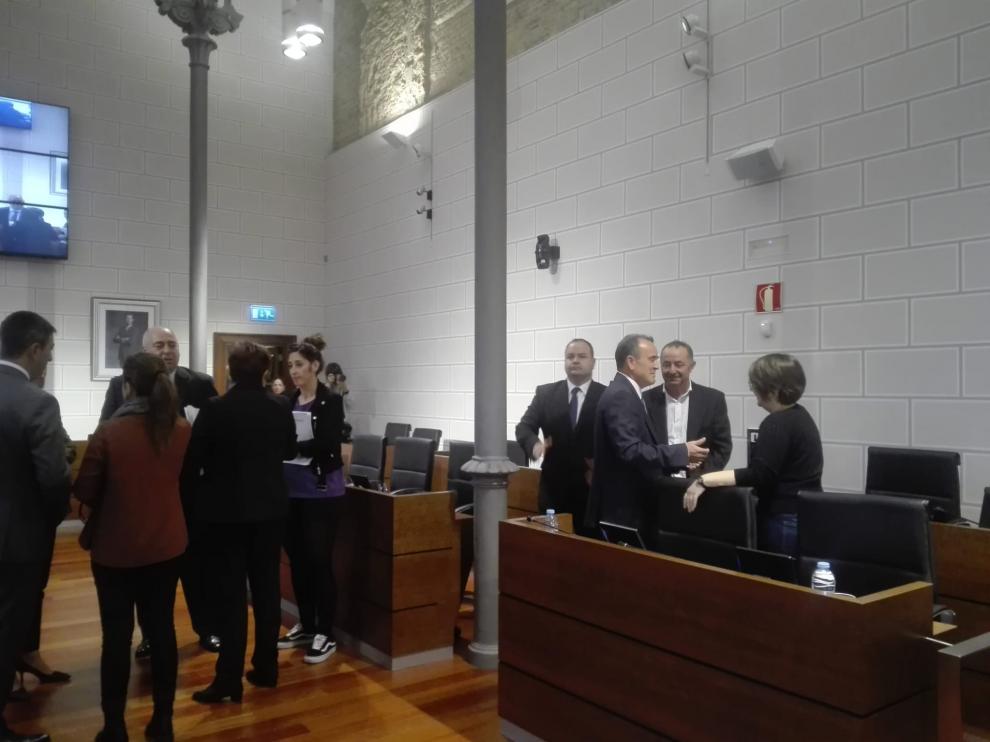 Imagen del salón de plenos de la DPZ, instantes antes del inicio de la sesión.