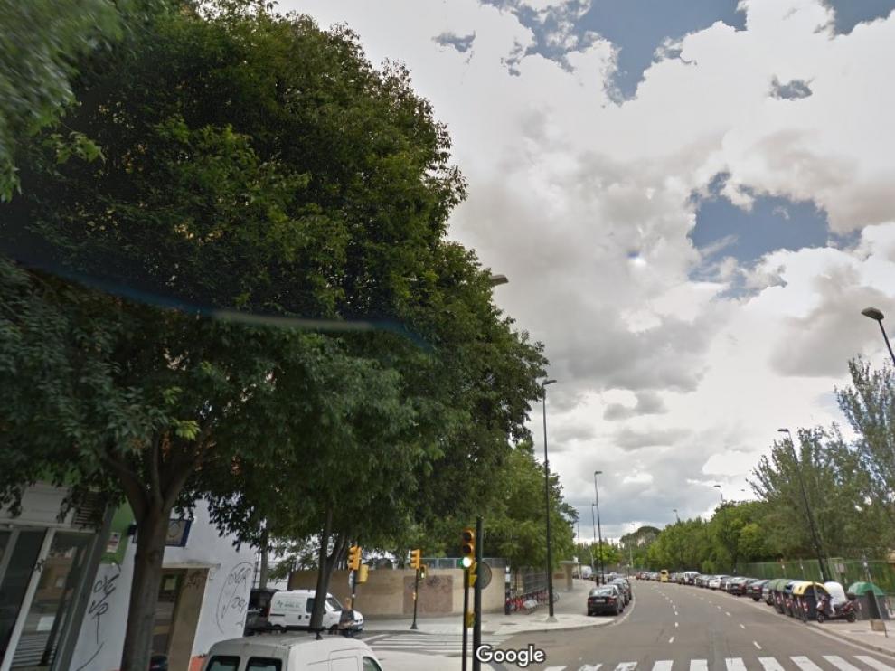 El accidente se ha producido en la avenida de La Almozara de la capital aragonesa.