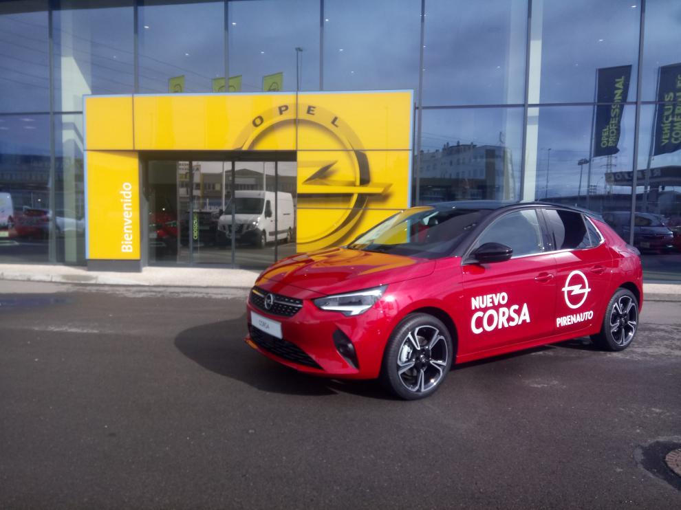 El nuevo Corsa, en las instalaciones de Pirenauto.