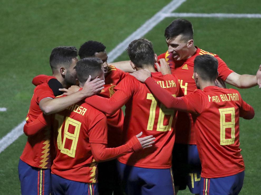 La Sub-21 celebra un gol en Alcorcón.