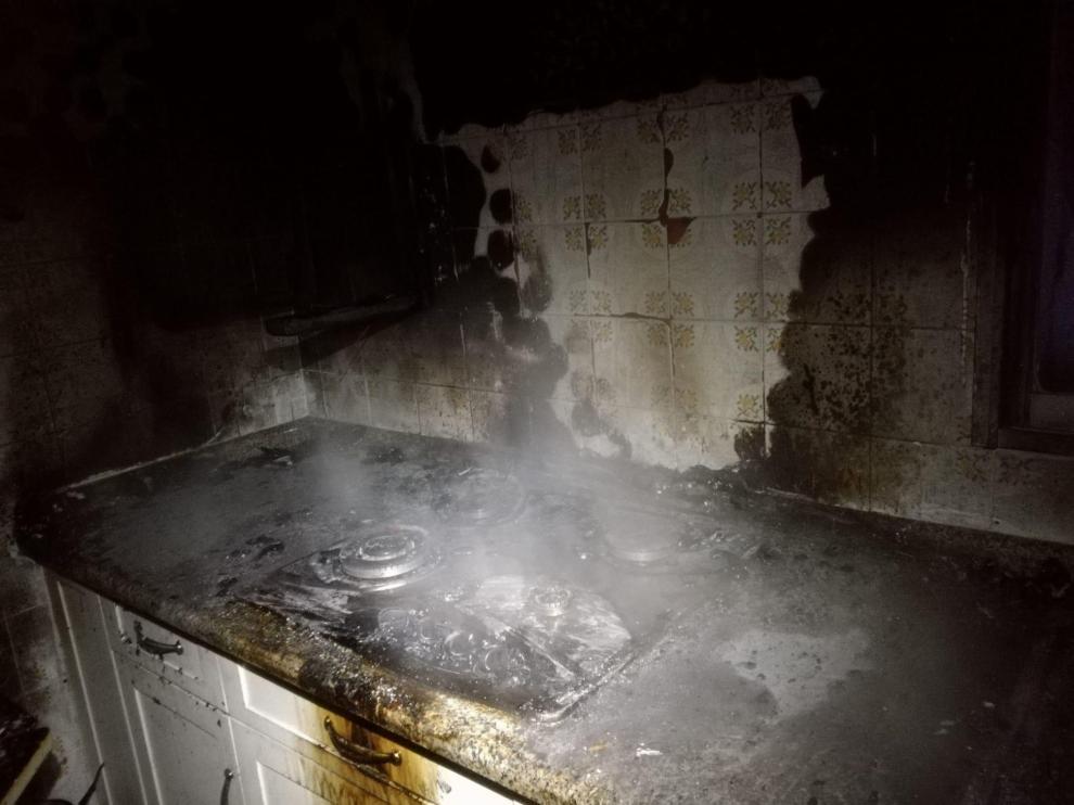 La cocina fue la habitación más afectada por el fuego.