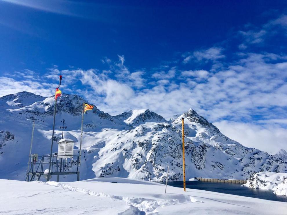 Así están los refugios de montaña del Pirineo oscense tras las repetidas nevadas.