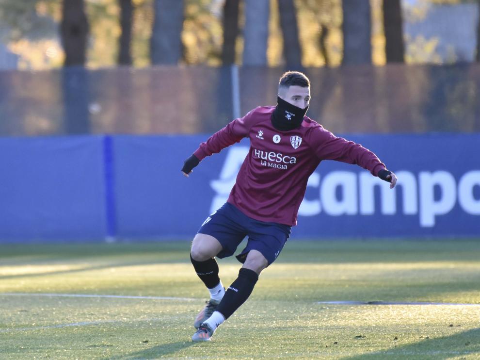 Dani Escriche, durante el entrenamiento vespertino de este lunes.