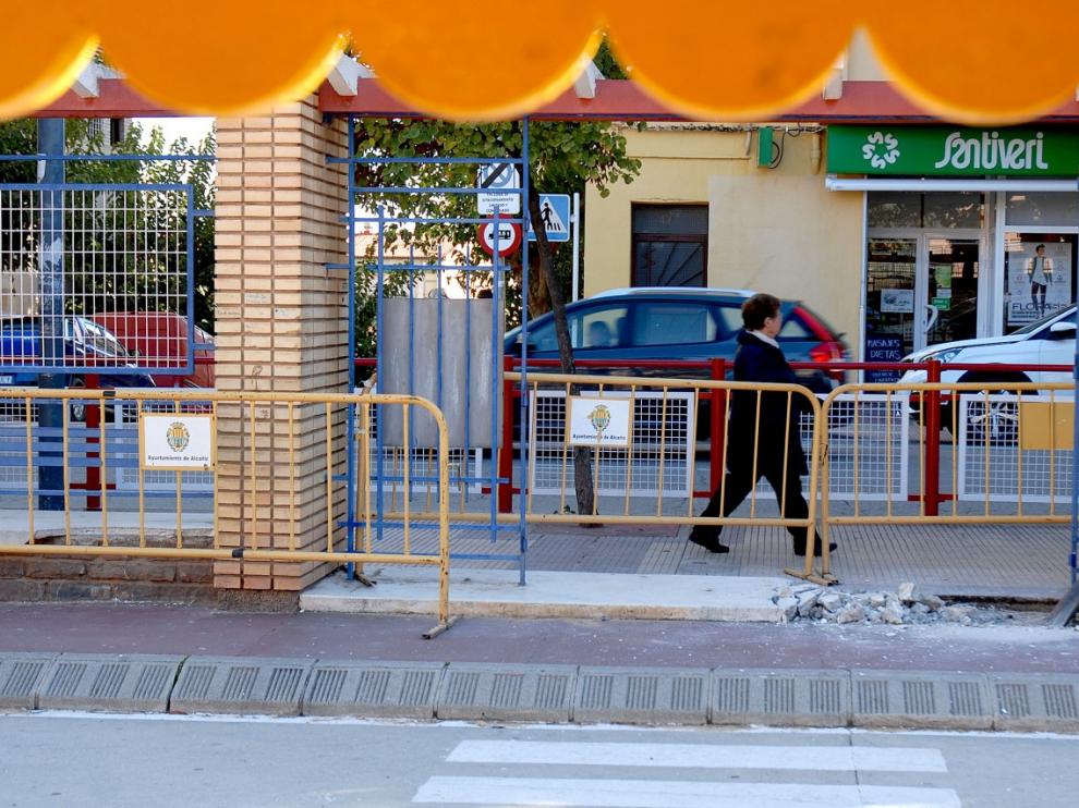 Las obras consisten en eliminar una losa y dar continuidad al nivel de la acera.