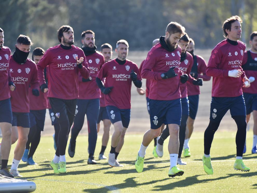 Jorge Pulido, con sus compañeros al comienzo de la sesión de este martes.