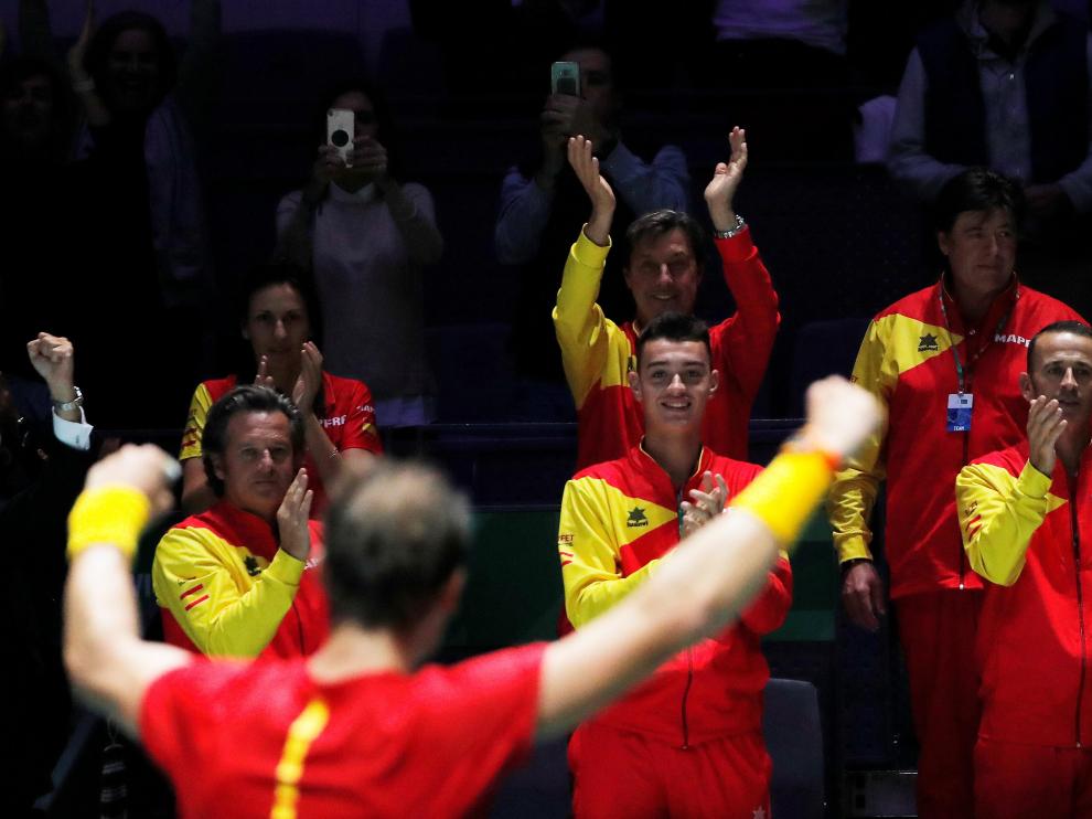 El equipo español celebrando la victoria