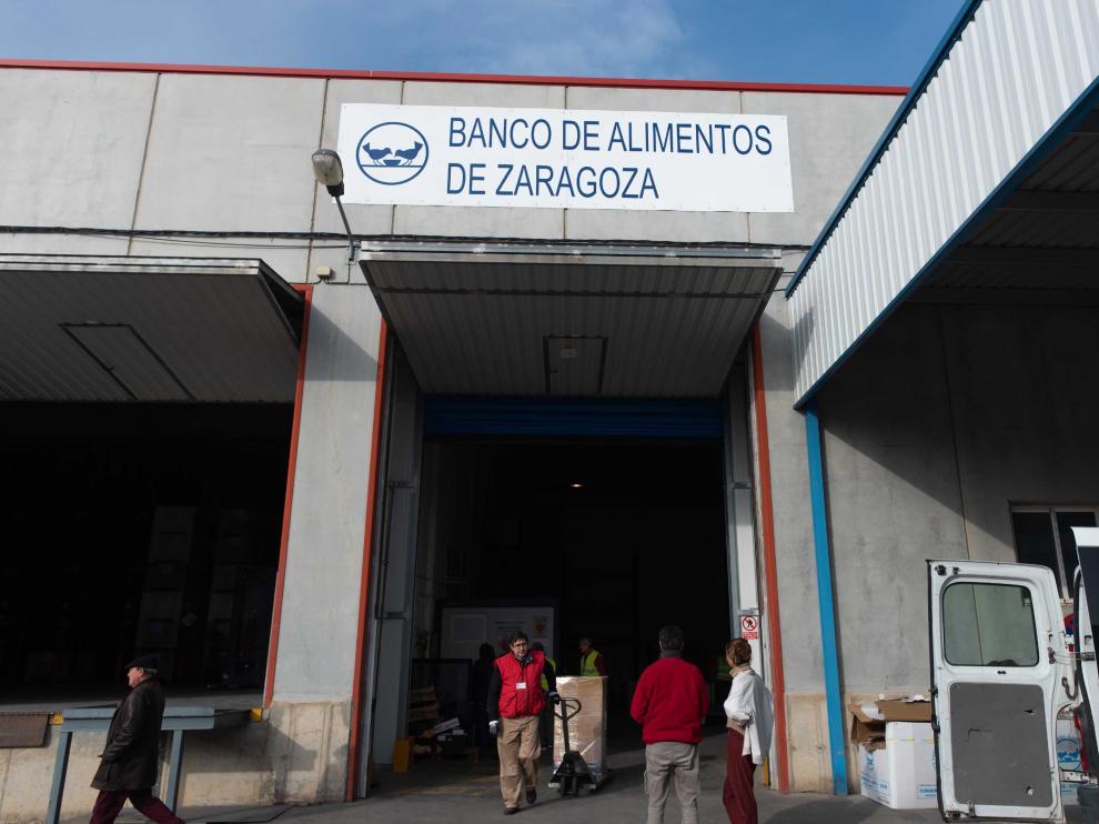 Los depósitos del Banco de Alimentos se ubican en tres naves en Mercazaragoza.