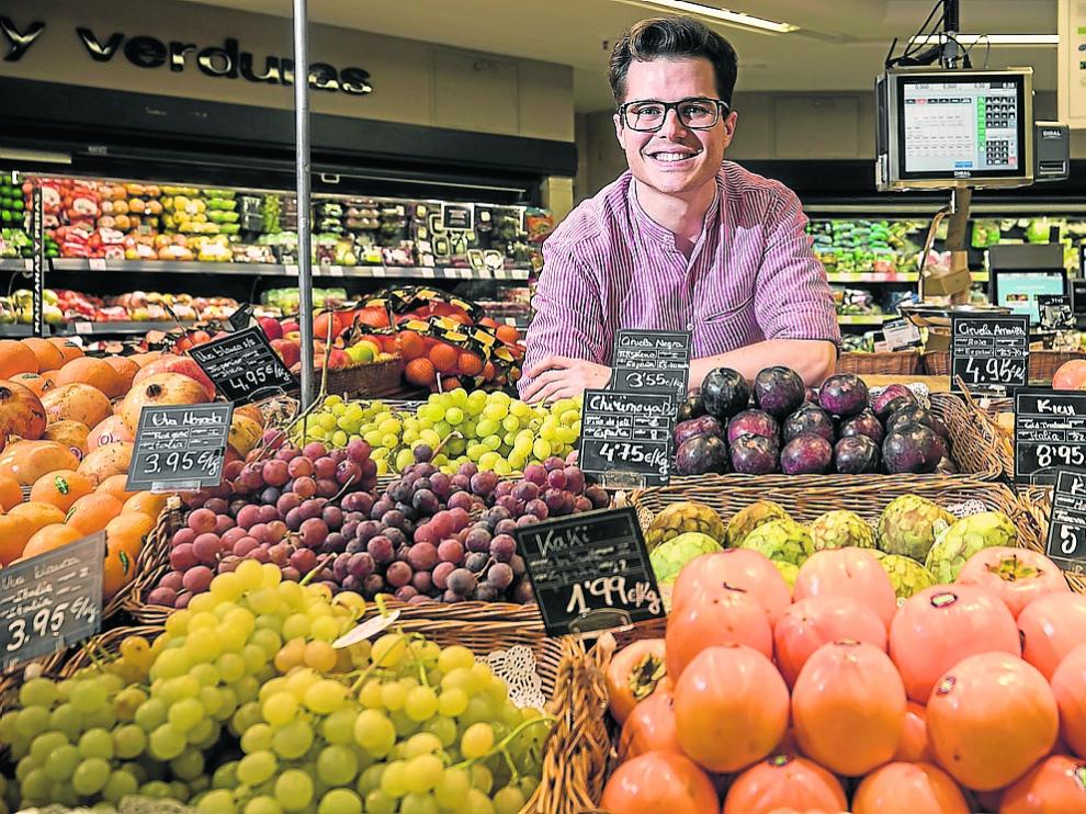 Mateo Sierra, este jeuves, en el supermercado de El Corte Inglés del paseo de la Independencia de Zaragoza.
