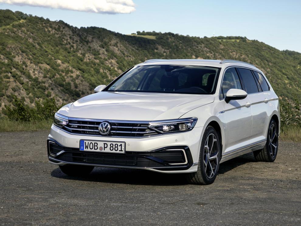 El nuevo Passat GTE, es el primero de una nueva generación de modelos híbridos enchufables de Volkswagen con una autonomía considerablemente mayor.