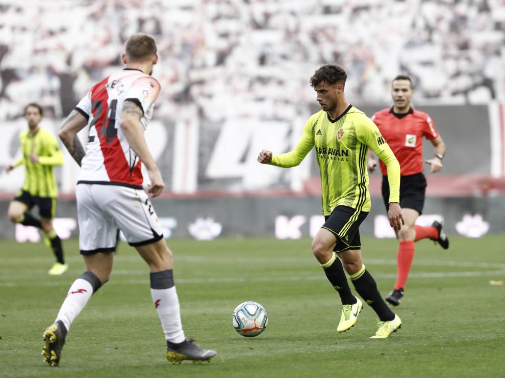 Javi Puado durante el encuentro de esta tarde en Vallecas.