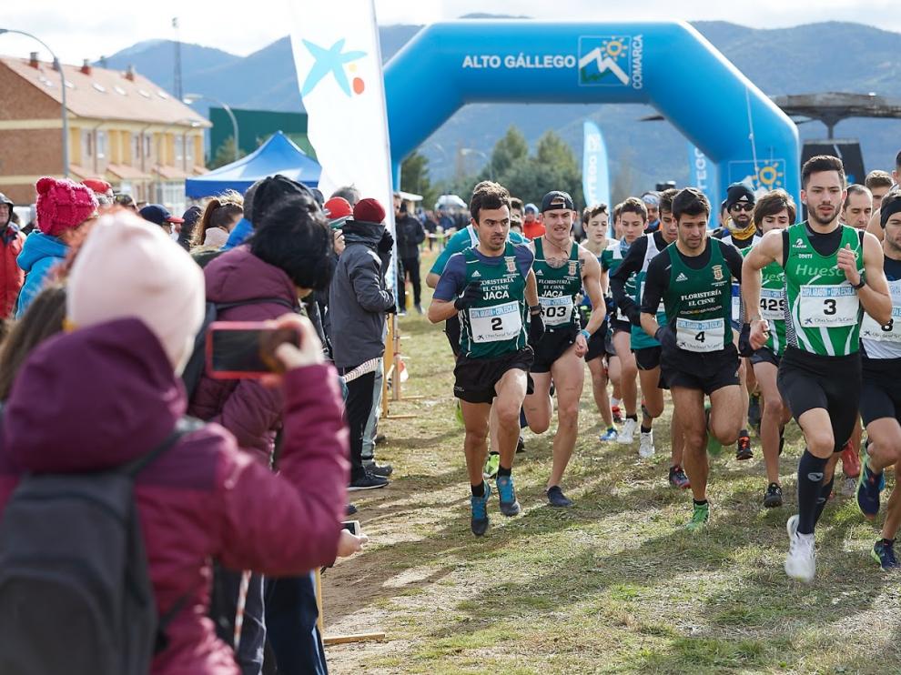 Salida de la prueba absoluta masculina del L Cross de la Montaña.