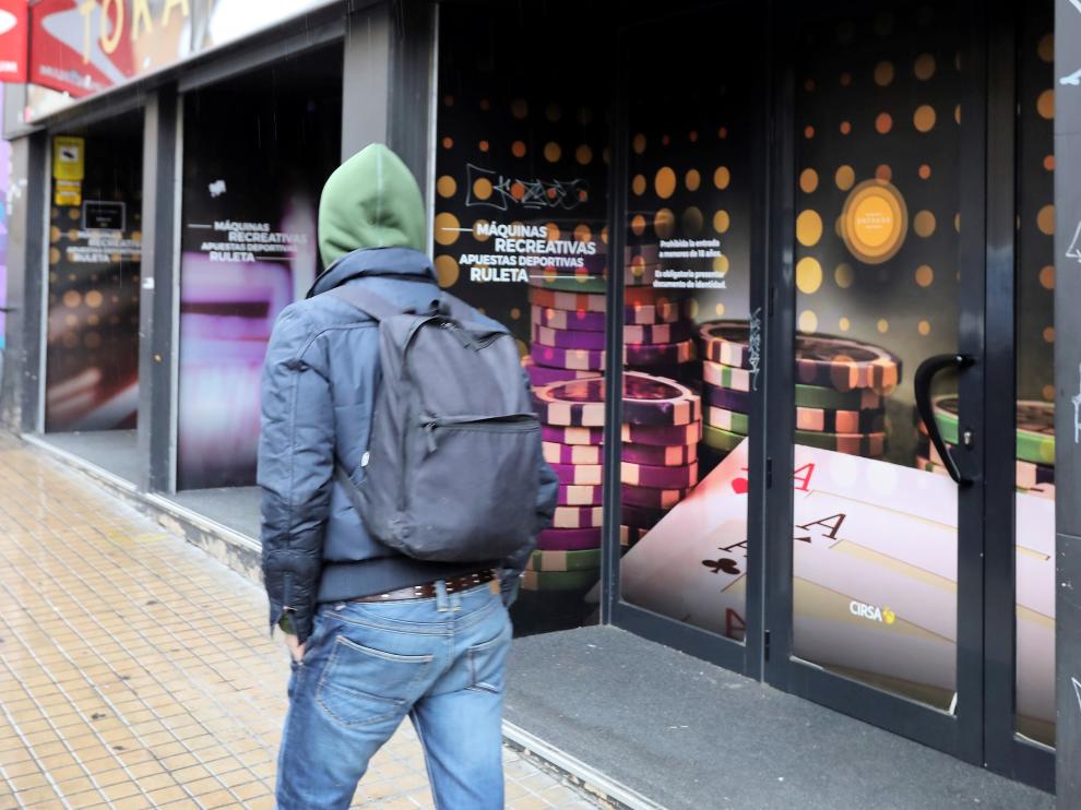 El salón de la calle Cleriguech no cumple esta norma porque su licencia es anterior.