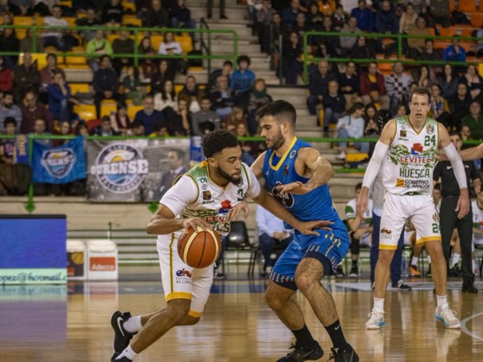 Olin Carter aportó 14 puntos al ataque del Levitec en Ourense.