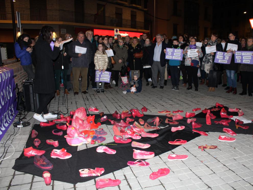 Lectura de un manifiesto durante la concentración de Tarazona.
