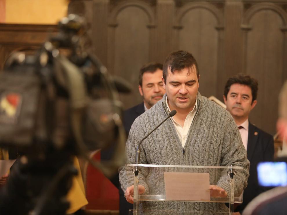 El concejal de Vox ha sido el primero en leer el mensaje institucional.