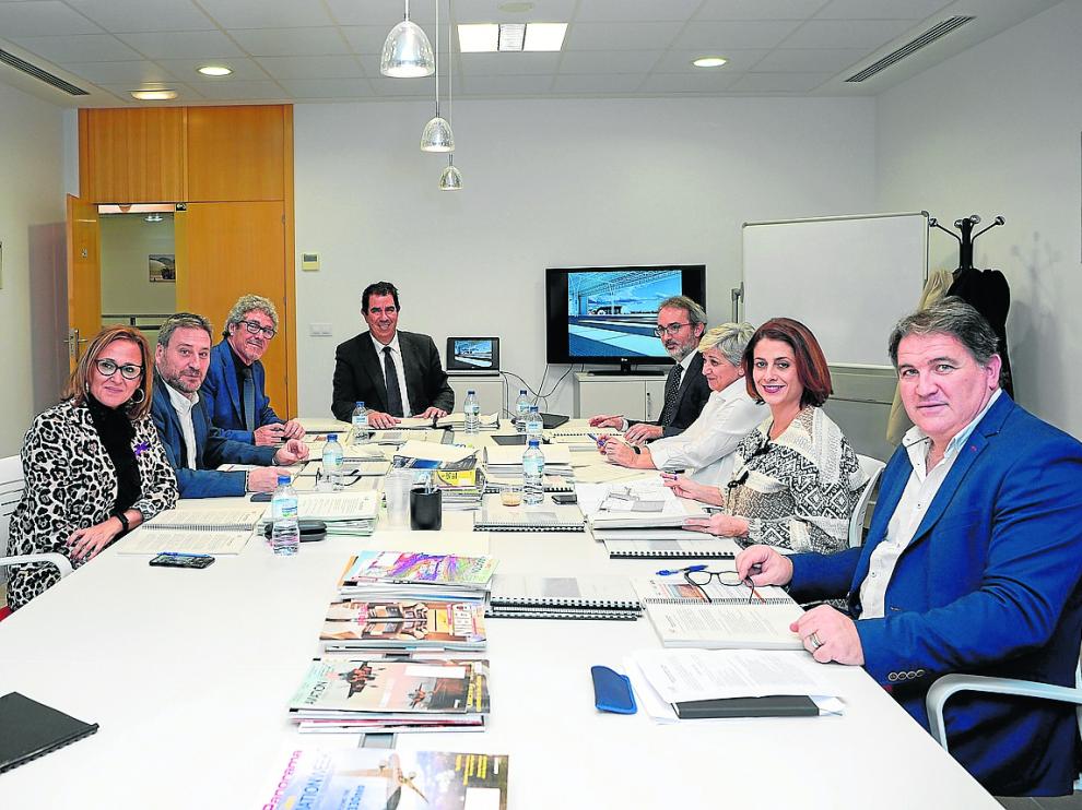 Miembros del Consejo Rector del Aeropuerto de Teruel, en la reunión celebrada este lunes, 25 de noviembre