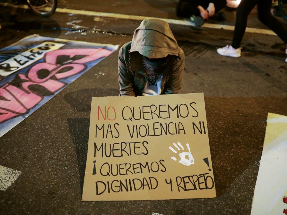 La muerte de un joven por la violencia policial en las protestas conmociona Colombia