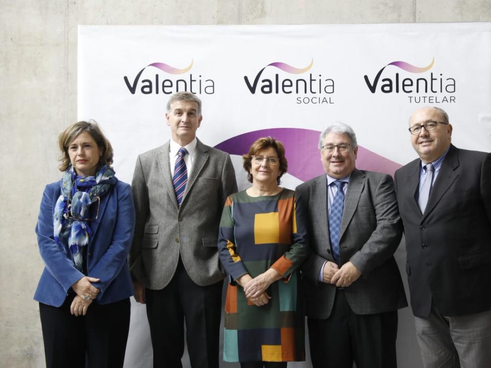 Autoridades y responsables de Valentia con la nueva imagen.