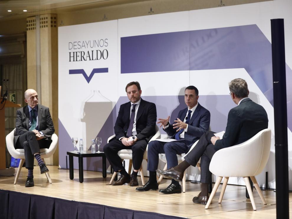 De izquierda a derecha, Sergio Breto, Pedro Machín, Carlos González y Mikel Iturbe, este miércoles, en la sesión sobre energías renovables de Desayunos HERALDO.