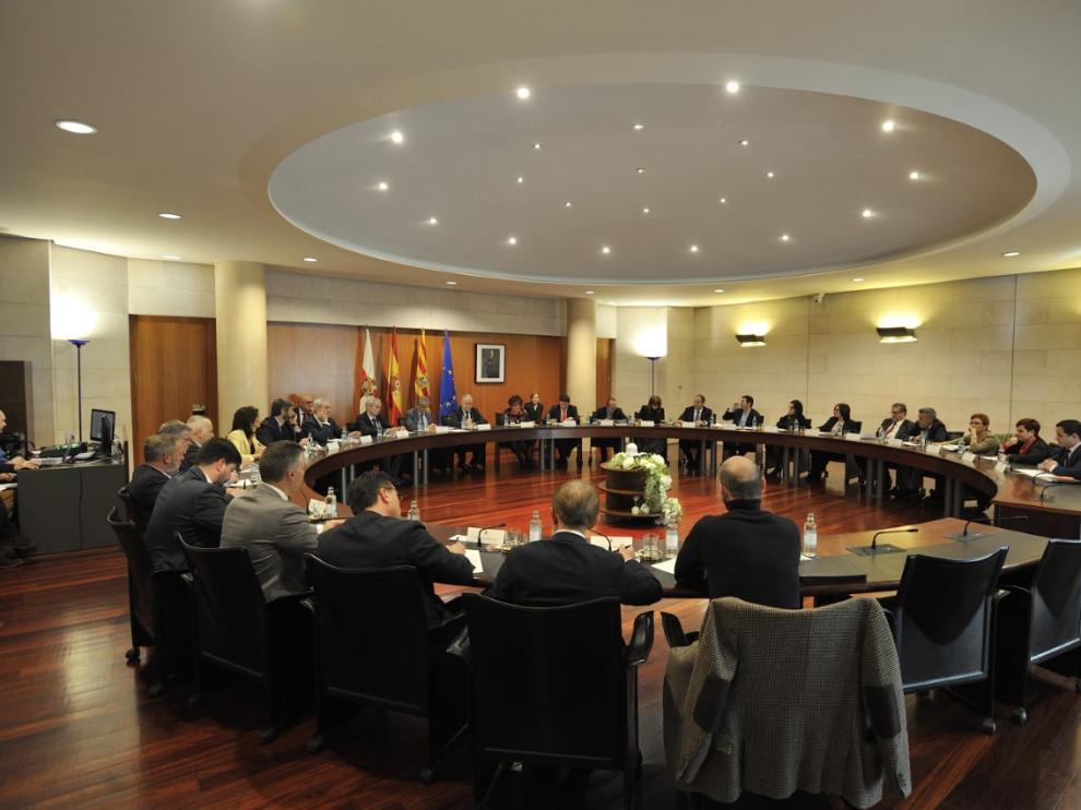 El pleno ha aprobado el presupuesto con 16 votos a favor y 9 abstenciones.