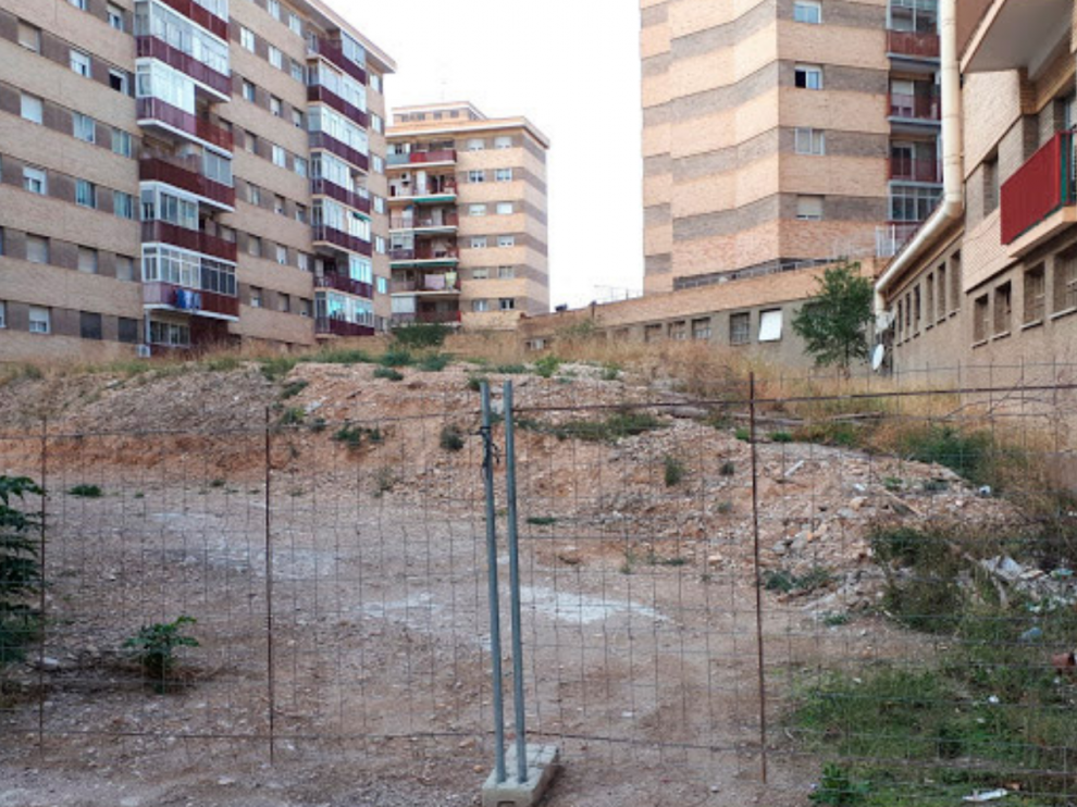 Solar de la calle de Terranova, que proponen convertir en un aparcamiento.