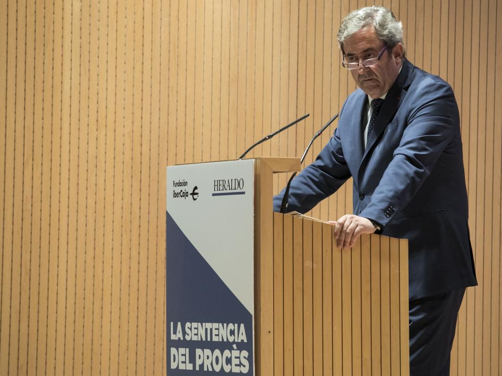 El fiscal Javier Zaragoza, este miércoles en la conferencia que ofreció en Zaragoza