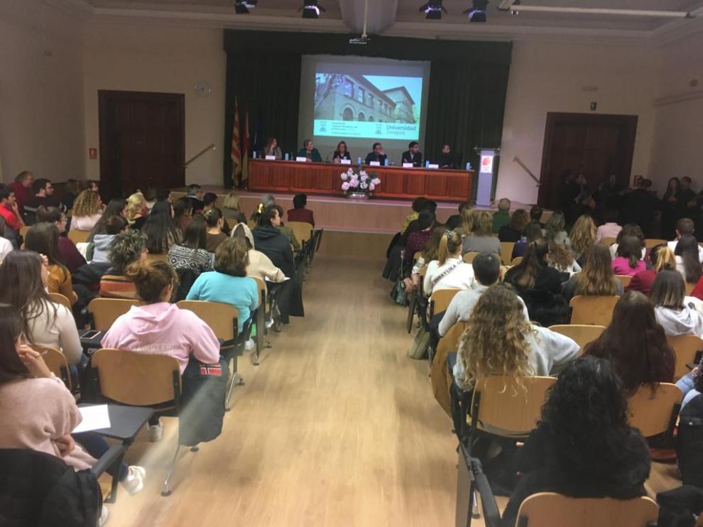 La ceremonia ha tenido lugar en el Aula Magna de la Facultad de Ciencias Humanas y de la Educación.