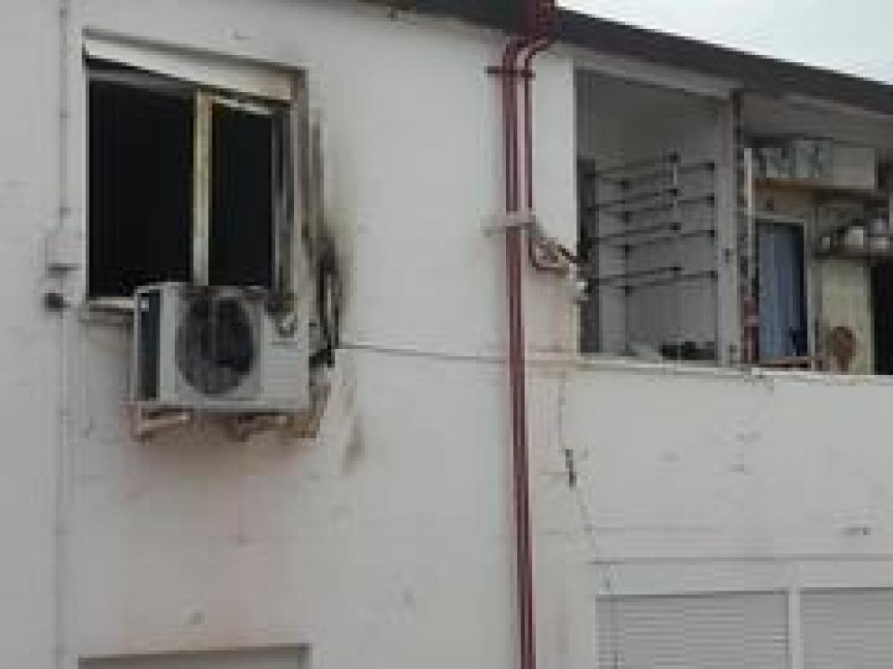 S. H. O., el hombre de 43 años, que ha resultado herido por una explosión de una bombona de butano en su vivienda del número 11 de la calle Escultor Benlliure del barrio de Las Fuentes de Zaragoza se encuentra "extremadamente grave", según informan desde el Hospital Miguel Servet, donde el herido fue trasladado por los Bomberos de Zaragoza.
