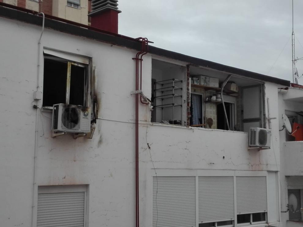La explosión ha hecho saltar tres ventanas y ha producido daños en viviendas próximas.