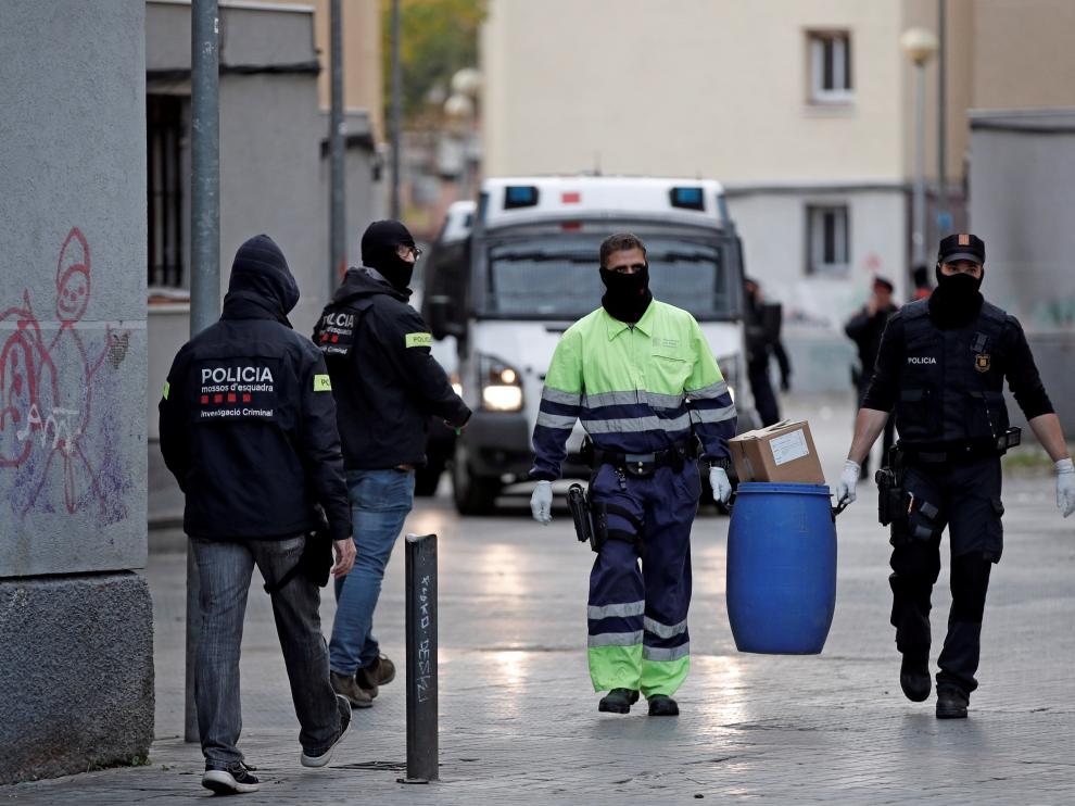 La Policía Nacional ha intervenido en Badalona (Barcelona) 631 kilos de metanfetamina, en una operación que ha calificado como la mayor incautación de la historia de España.