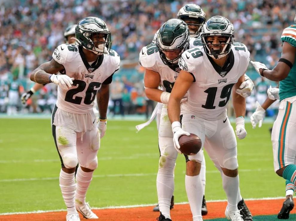 Arcega-Whiteside celebra su 'touchdown' en el partido que enfrentó a su equipo, los Eagles de Filadelfia, y los Dolphins de Miami.