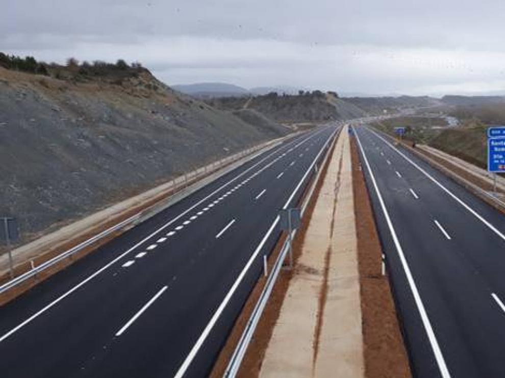 Imagen del nuevo tramo de la autovía A-21 entre Santa Cilia y Puente La Reina.
