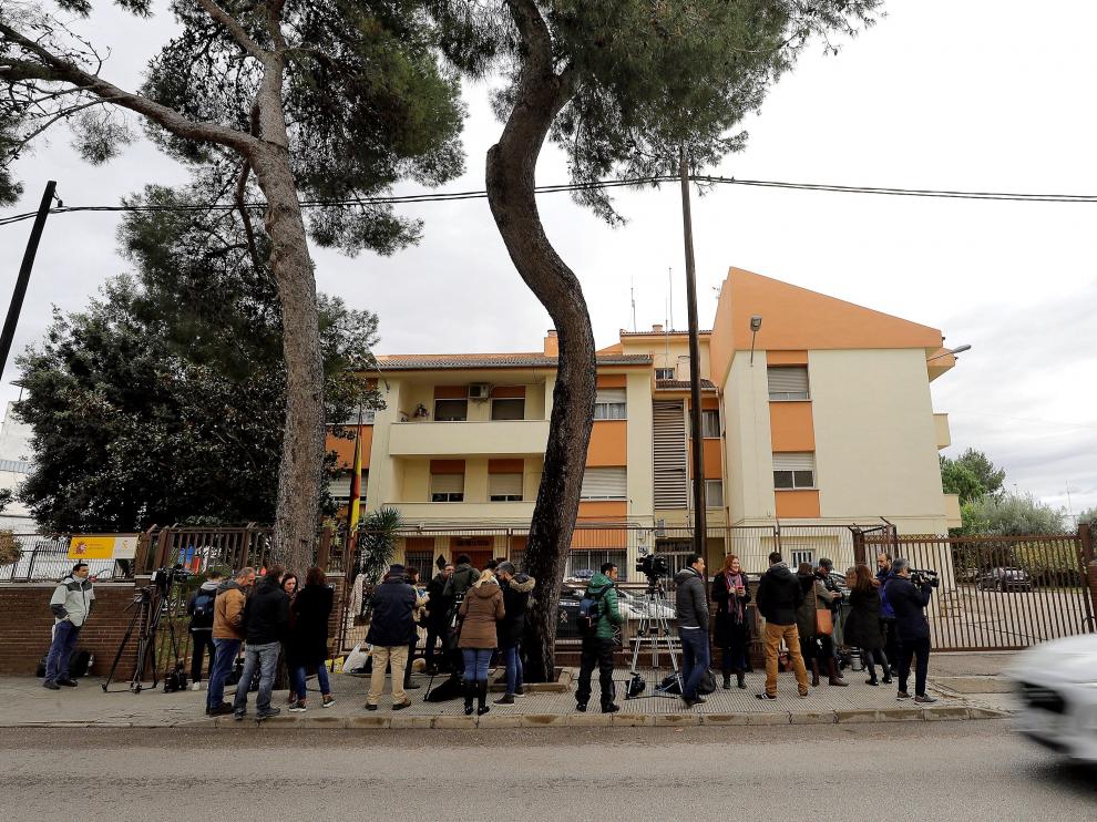 Cuartel de la Guardia Civil en Carcaixent, donde se ha entregado el autor confeso del crimen de Manuel.