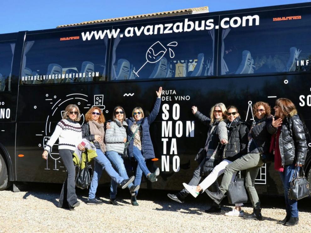 El bus del vino realizó su último viaje del año este pasado sábado.