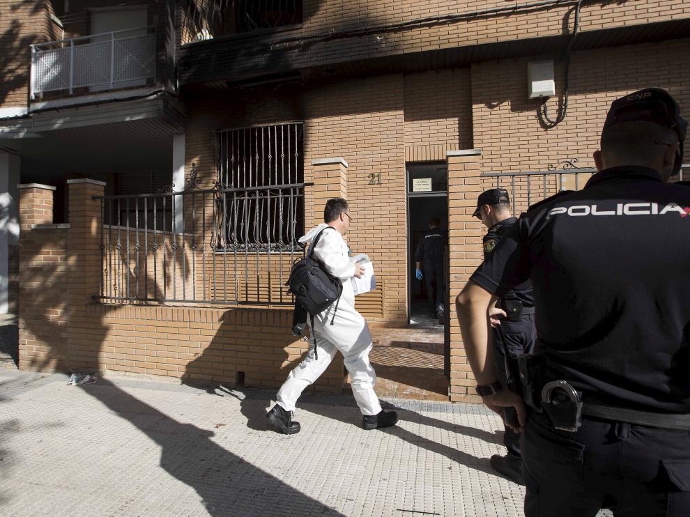 Las acusaciones están convencidas de que el procesado se aprovechó de que la ventana del salón estaba abierta para provocar el fuego.