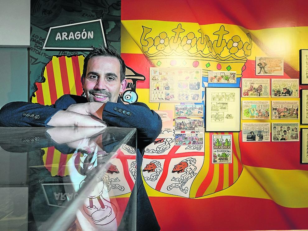 José Antonio Bernal, en la muestra ‘Quince años de monigotero’, en el Centro Joaquín Roncal.