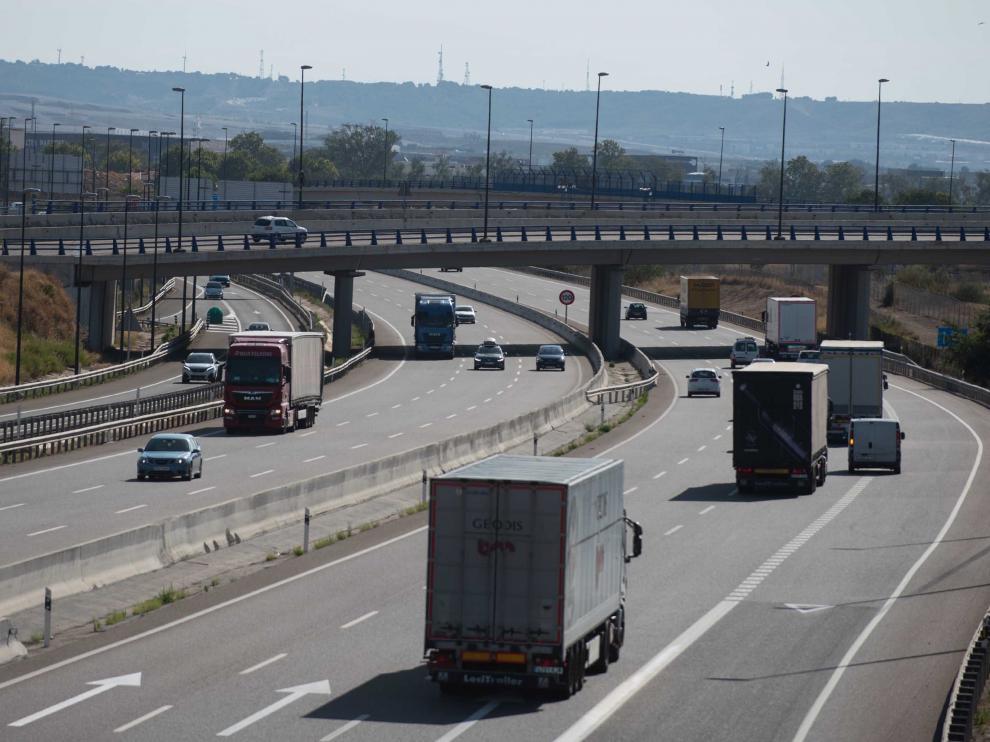 Aspecto de una carretera de Zaragoza el pasado verano.