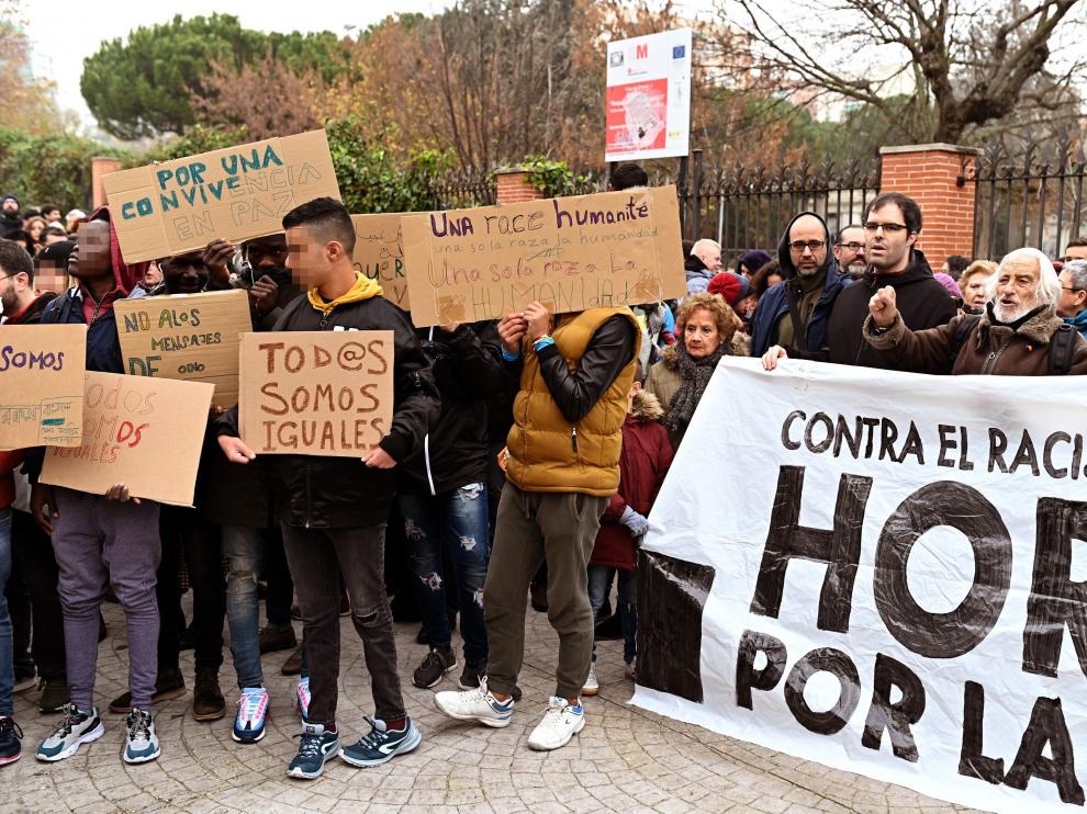Concentración convocada por los vecinos de Hortaleza.
