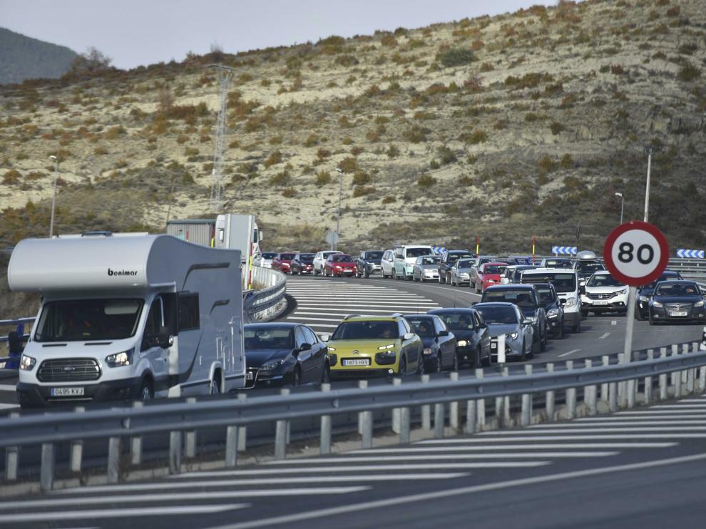 Retenciones de tráfico en el tramo Lanave-Sabiñánigo